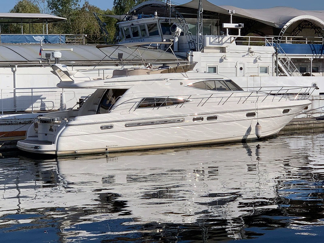 Аренда моторной яхты Sealine 52 в Москве и Подмосковье